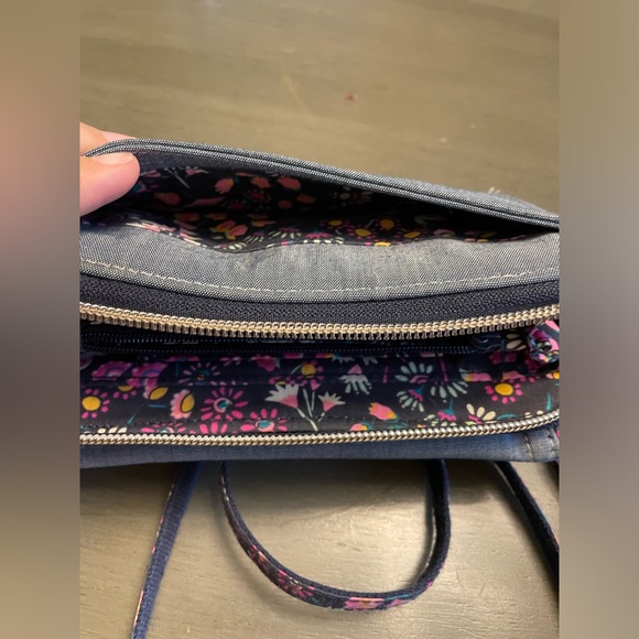 Vera Bradley VBU RFID Compact Crossbody Handbag Purse in Blue Chambray - Picture 7 of 9